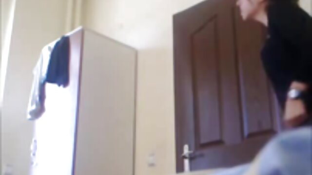 美しい筋肉の金髪は厚い森の中で引き裂かれています 女子 向け エロ 動画 無料