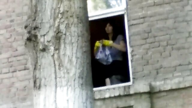 彼女は二人のロシア人の台所に参加し、良い顔で終わる エロ 動画 無料 女 向け
