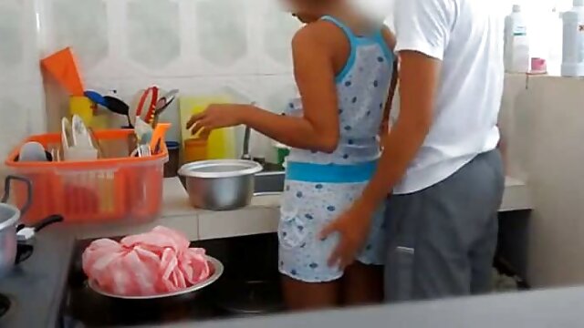 夫と妻はセックスを持っている若い女性を招待しました 女子 の ため の 無料 エロ 動画