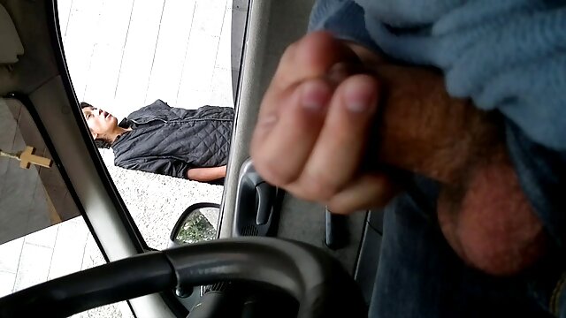 夕食に招待され、テーブルの上にブロンドを批判したビジネスマン 女性 専用 エロ 動画
